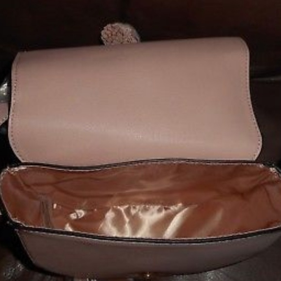 Crossbody VS purse - Picture 3 of 3